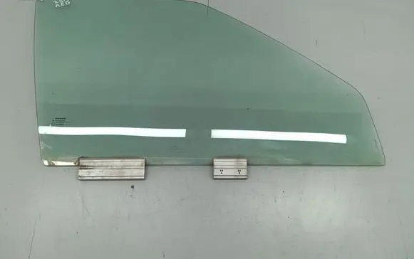 Volvo 850 Front door window glass four-door 43R00024