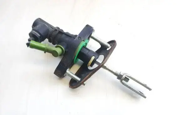 Toyota Avensis T270 Clutch master cylinder 3142002051aa 31420-02051-aa