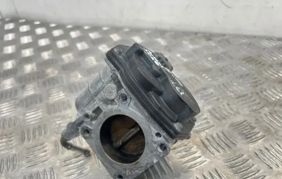 Nissan Juke I F15 Throttle valve SERA52801 K0385