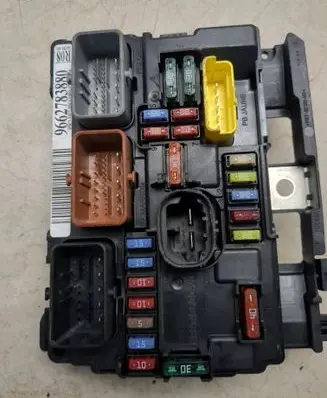 Peugeot 207 Fuse module 9662783880
