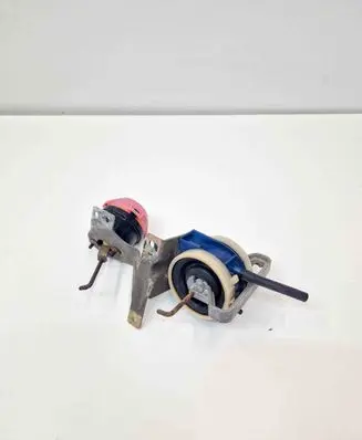 Engine mount vacuum valve