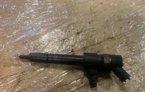 Opel Zafira B Fuel injector 0445110165