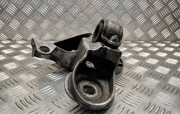 Audi A6 S6 C5 4B Engine mounting bracket 4B0199352B