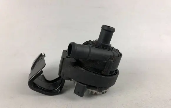 Volkswagen Golf VIII Electric auxiliary coolant/water pump 04L965567C