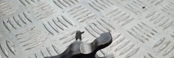Isuzu D-Max Fuel Injector clamp holder