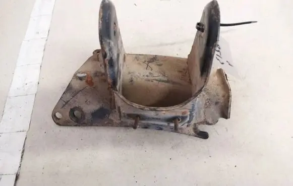 Jeep Grand Cherokee (WJ) Engine mounting bracket