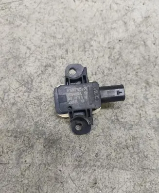 Mercedes-Benz GLA W156 Airbag deployment crash/impact sensor A1668210351