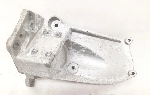 Volvo XC90 Engine mounting bracket 31370633