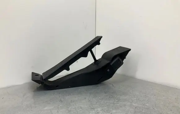 BMW 5 E60 E61 Accelerator throttle pedal 6772645