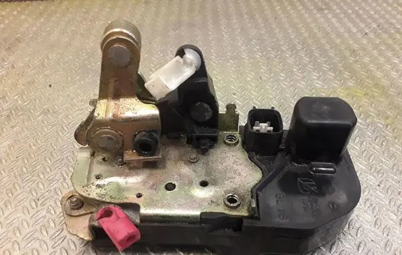 Jeep Grand Cherokee (WK) Coupe door lock (next to the handle)