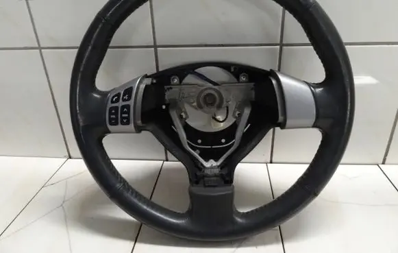 Suzuki Swift I Steering wheel