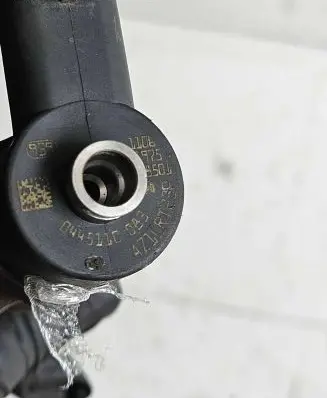 Opel Combo C Fuel injector 0445110083