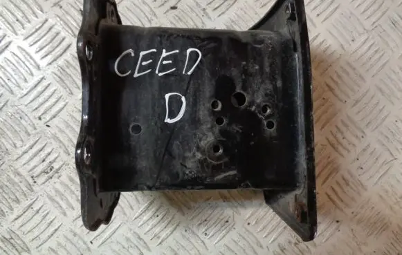 KIA Ceed Front bumper shock/impact absorber 