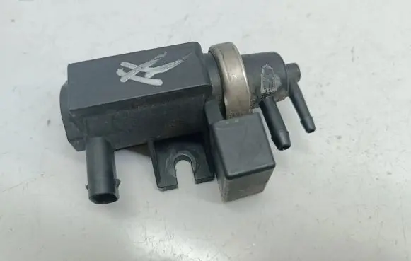 Mercedes-Benz A W169 Vacuum valve A0051535528 0051535528
