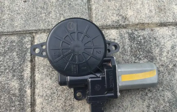 Mazda 3 II Rear door window regulator motor D01G5958X CM012020 SD969X15