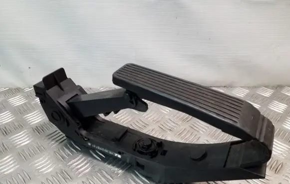 Mercedes-Benz S W221 Accelerator throttle pedal A2203000104