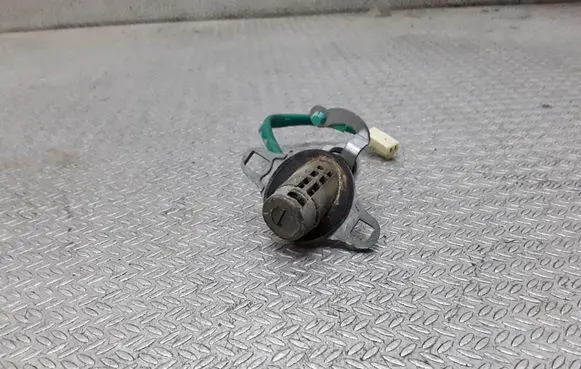 Mazda MPV Tailgate exterior lock 