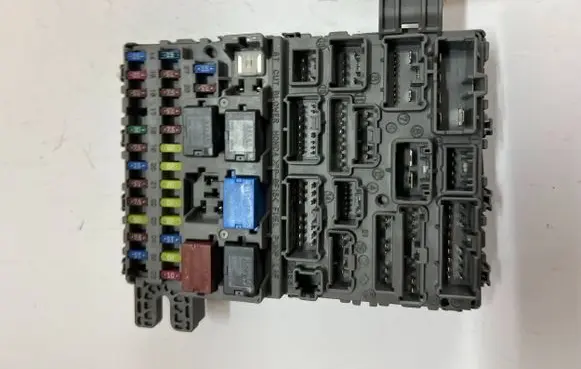 Honda FR-V Fuse module SDG010