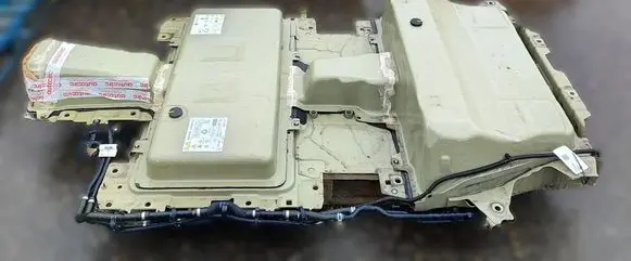 Peugeot 208 II Hybrid / electric car battery 9827789580 1689780480