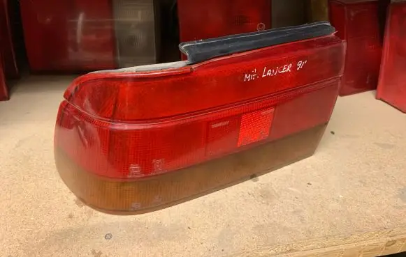 Mitsubishi Lancer Rear/tail lights 0438560 0431563