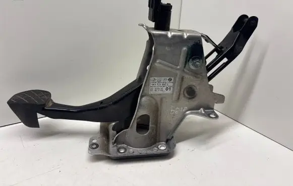 Volkswagen Golf V Brake pedal 1K1721057L