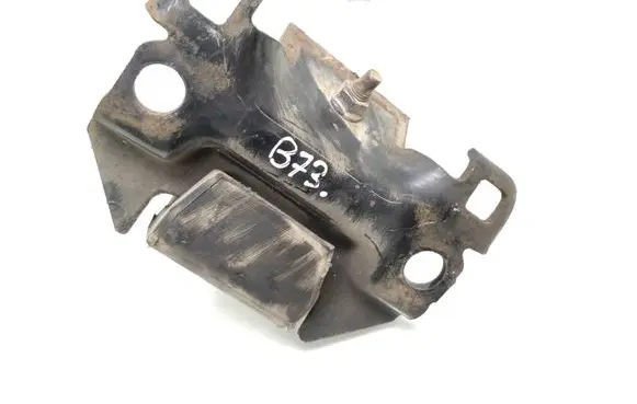 Engine mount bracket