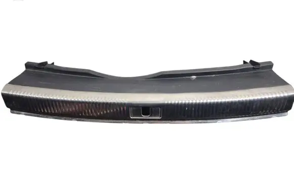 Trunk/boot sill cover protection