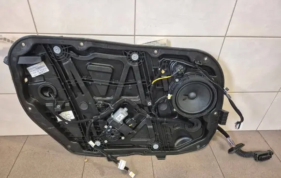KIA Ceed Front door window regulator with motor 82470J7010