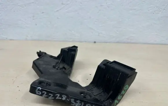 Nissan Pulsar Headlight/headlamp mounting bracket 622283ZL0A