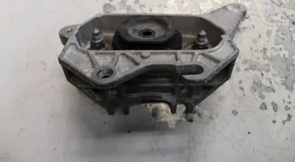 Renault Captur II Gearbox mount 112536909R