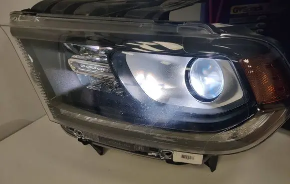 Dodge Durango III Headlight/headlamp T20250B