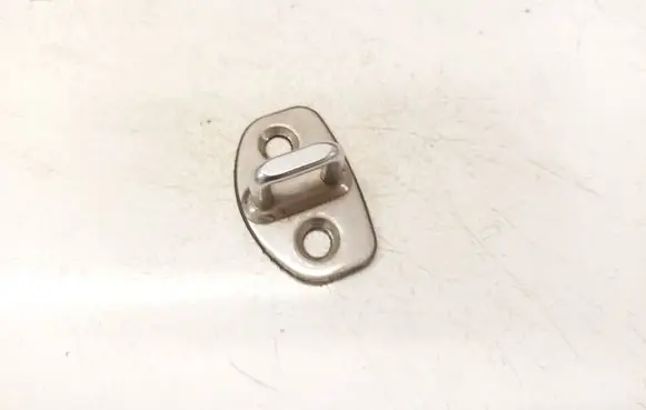Skoda Octavia Mk2 (1Z) Front door lock loop/hook striker 6Y0837033C