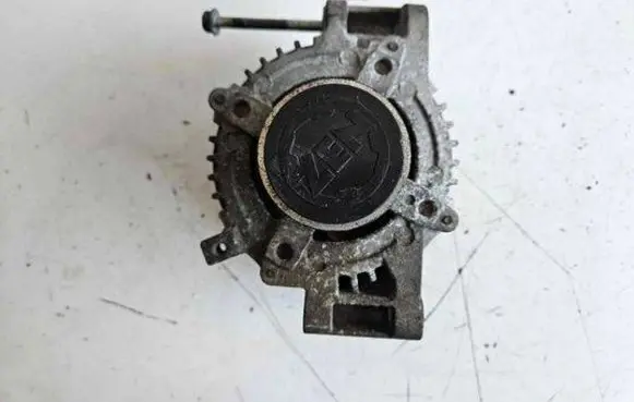 Toyota Avensis T250 Generator/alternator 609785