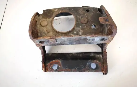 Citroen Xsara Picasso Engine mounting bracket