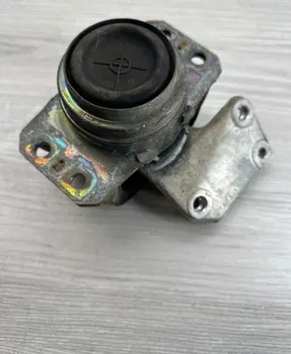 Peugeot 307 Engine mount bracket 9638396180