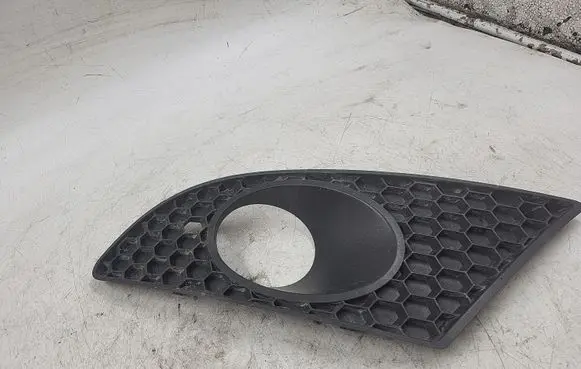 Seat Leon (1P) Front fog light trim/grill 1P0853665A