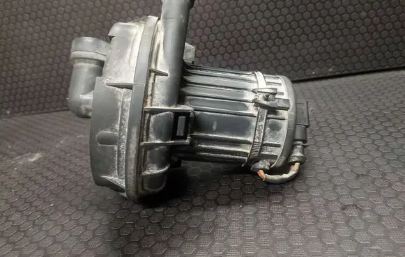 Audi A6 S6 C5 4B Secondary air pump 06A959253B 8D0906613B 72273803