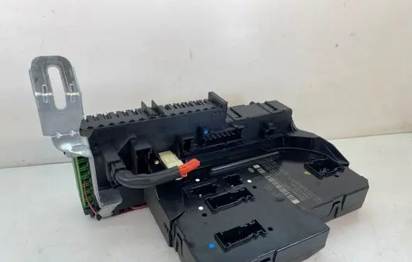 Mercedes-Benz C W204 SAM control unit 2049060205 5DK01102211