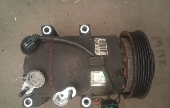 Hyundai ix35 Air conditioning (A/C) compressor (pump) FJVA0476