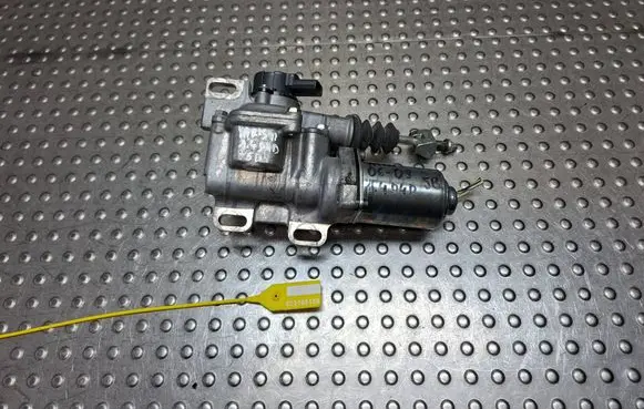 Toyota Yaris Clutch slave cylinder S25165128