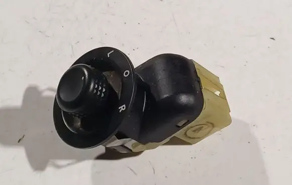Chrysler 300 - 300C Wing mirror switch 04602788AA