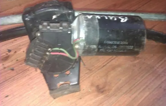 Audi 80 90 S2 B4 Wiper motor 0390246143