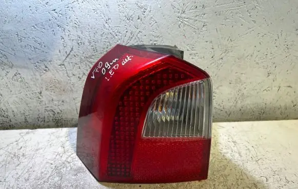 Volvo V70 Rear/tail lights 30698983