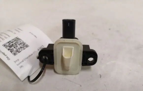 Jeep Grand Cherokee Airbag deployment crash/impact sensor A1668210351 56054084AA 140618