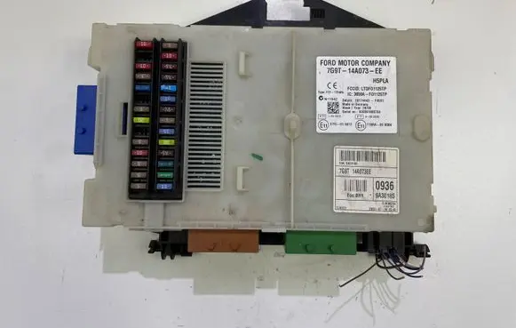 Ford Mondeo MK IV Fuse module 7G9T14A073EE 28174443 LTQF01125TP