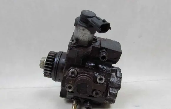 Opel Vivaro Fuel injection high pressure pump 8200950493 0445010205 43304