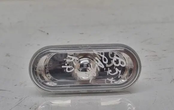 Front fender indicator light