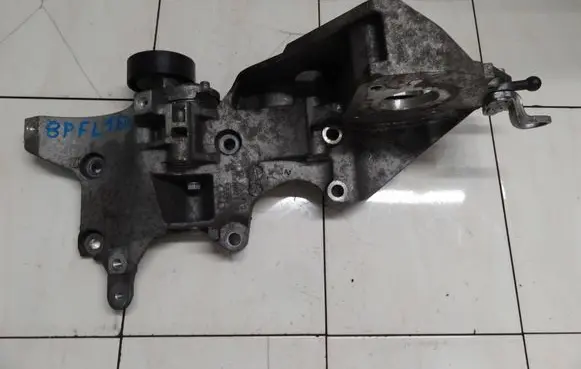 Audi A3 S3 8P Generator/alternator bracket 03L903143Q