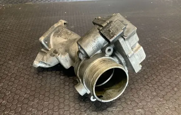 Volkswagen Touareg I Throttle valve 408240241002 4E0145950C 04372111