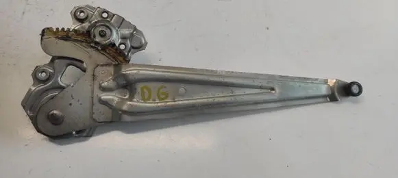 Rear door manual window regulator
